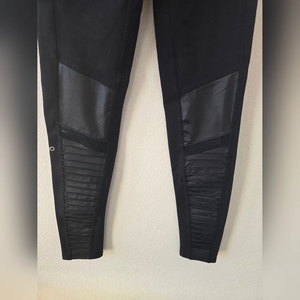 ALO Yoga Black Leggings with Textured Panels